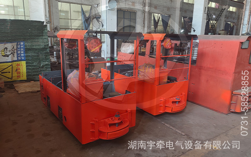 2.5噸蓄電池電機(jī)車(chē)發(fā)貨.jpg